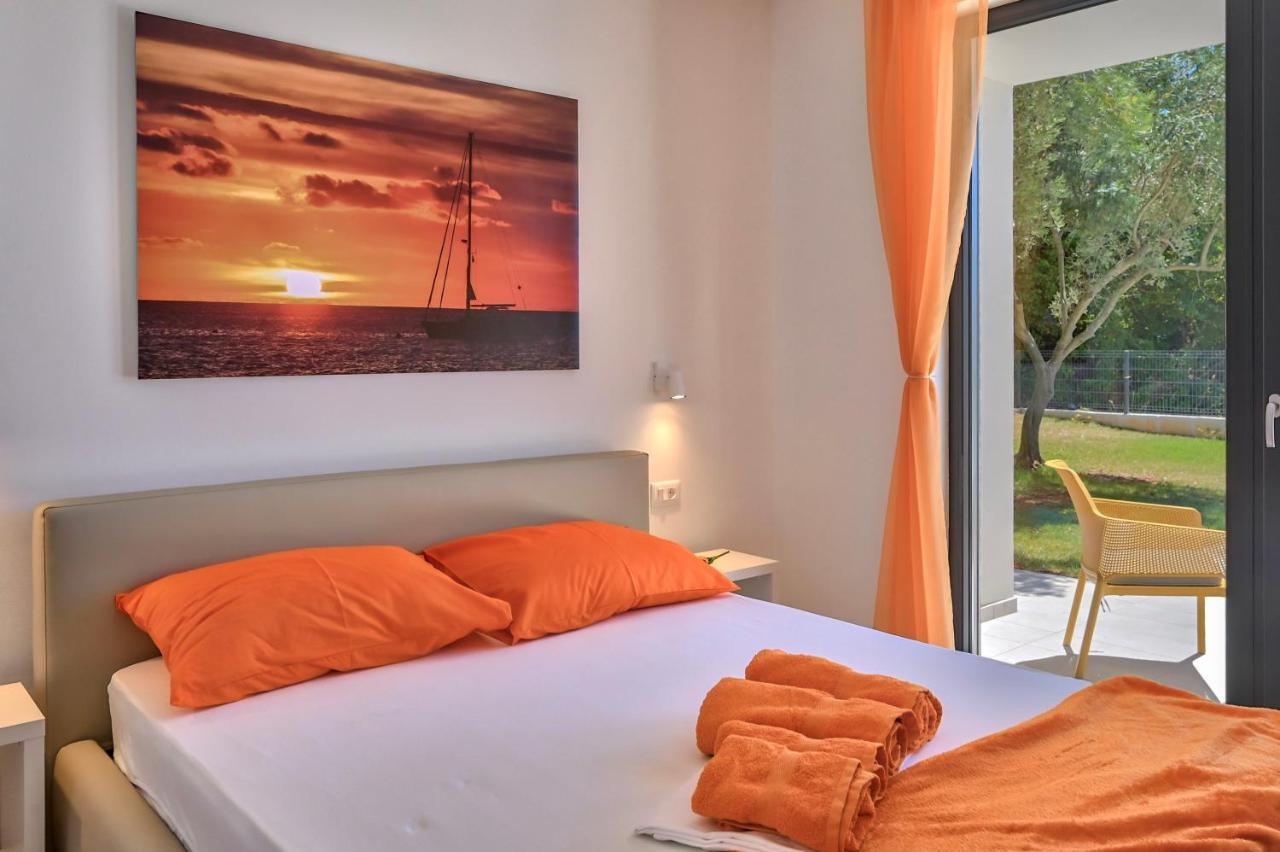 Villa Solis-Modern Villa For A Romantic Retreat, Heated Pool Ližnjan Zewnętrze zdjęcie