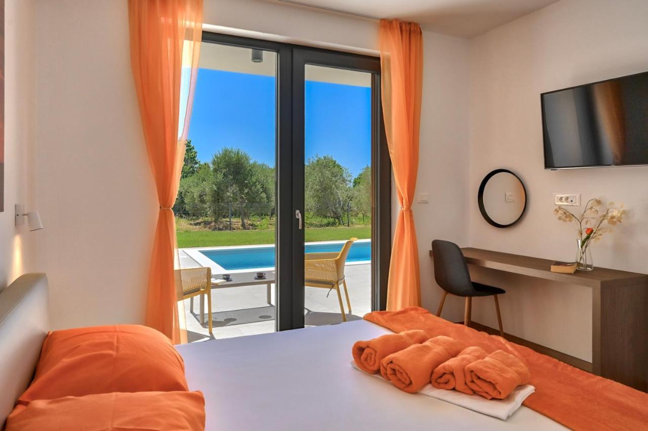 Villa Solis-Modern Villa For A Romantic Retreat, Heated Pool Ližnjan Zewnętrze zdjęcie